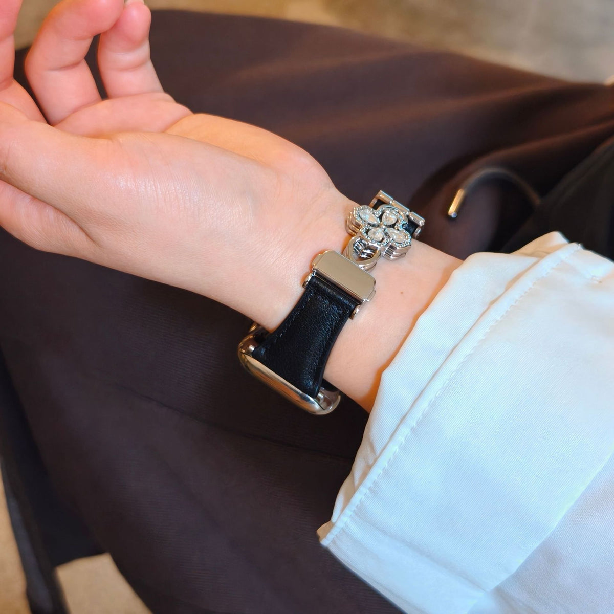 Dual-Layer Clover Zircon Genuine Leather Magnetic Strap for Apple Watch - Four-Leaf Charm Collection