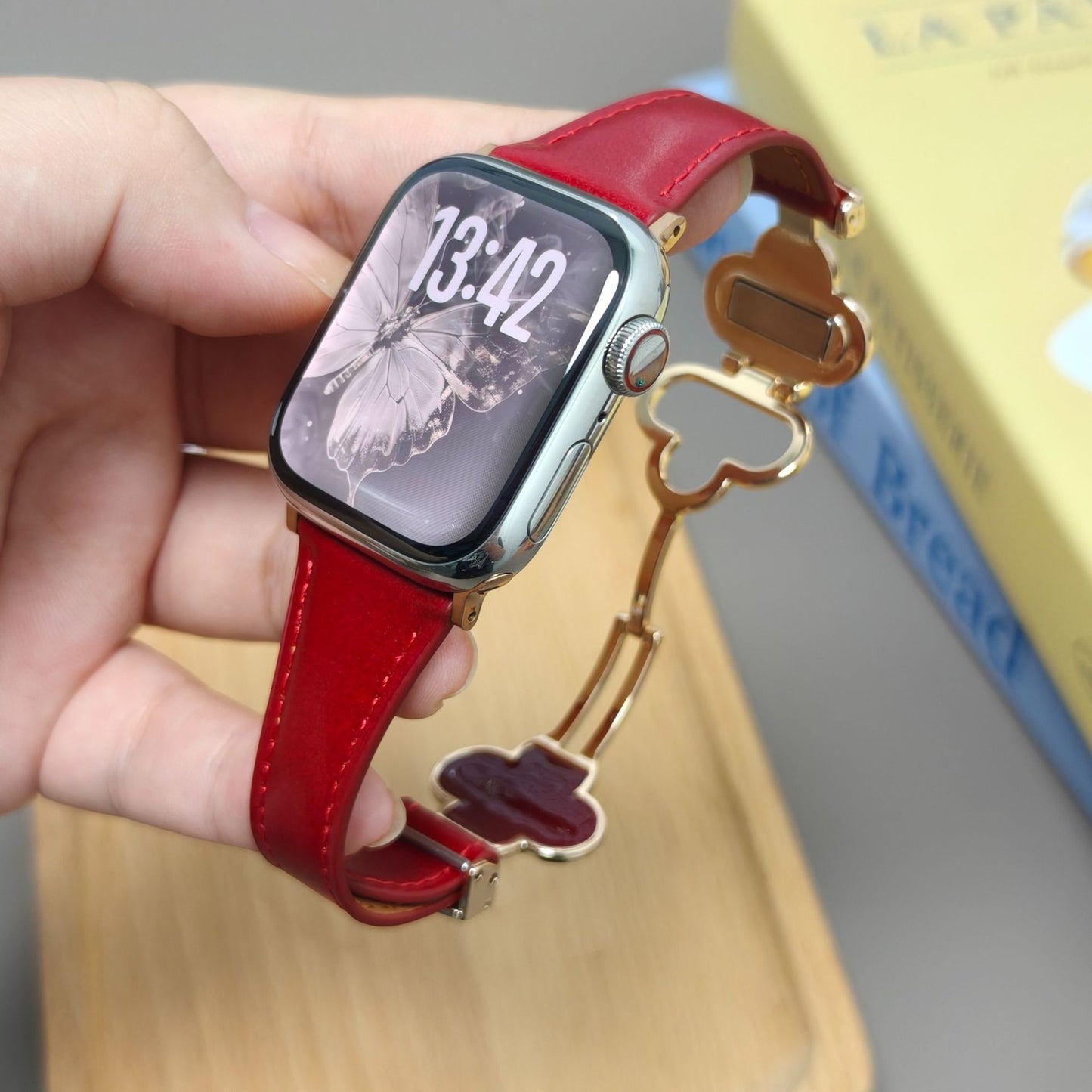 The Maverick Magnetic Leather Loop for Apple Watch (S1-S10, Ultra)