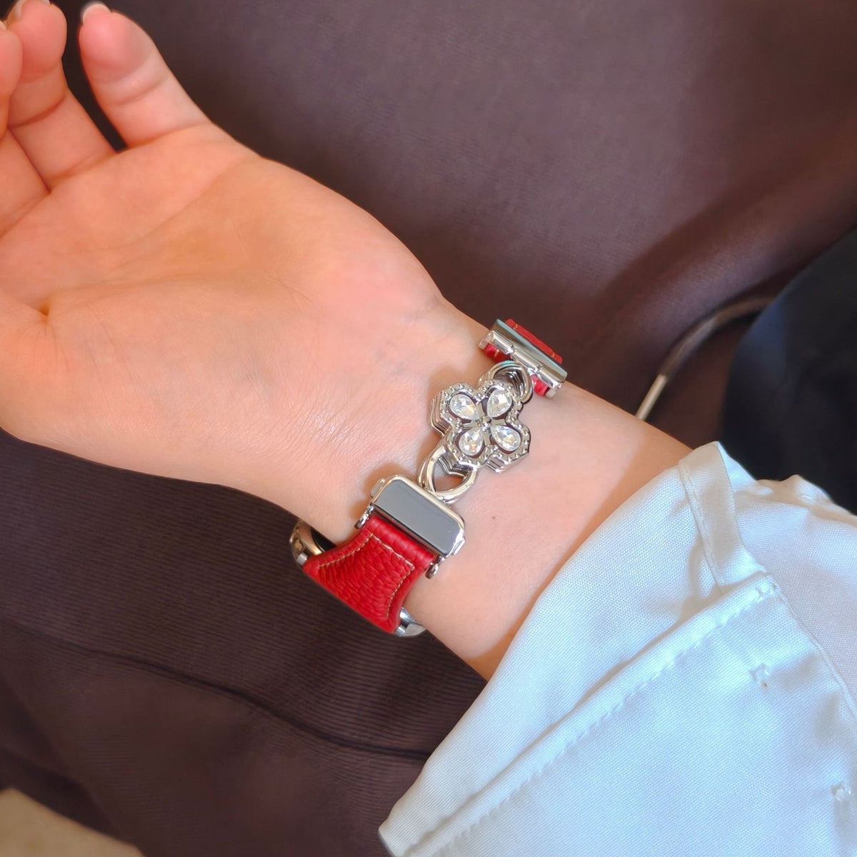 Dual-Layer Clover Zircon Genuine Leather Magnetic Strap for Apple Watch - Four-Leaf Charm Collection